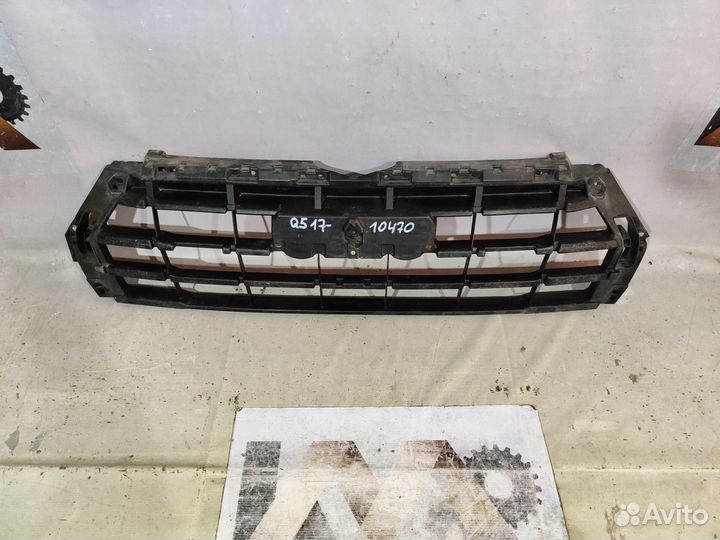 Ауди Q5 2017- Крепление решетки 10470