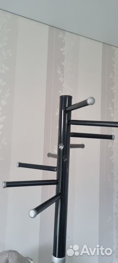 Продаю вешалку напольную