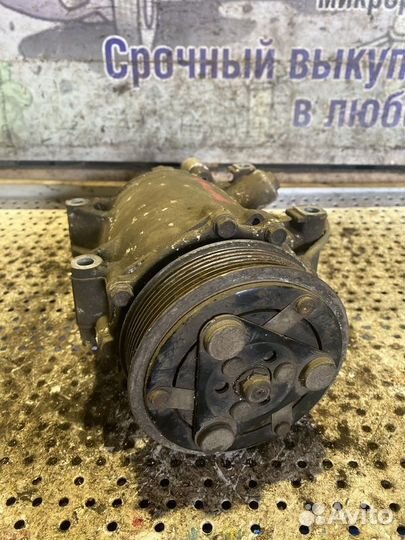 Компрессор кондиционера Honda Accord