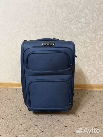 Чемодан на колесах размер s бу