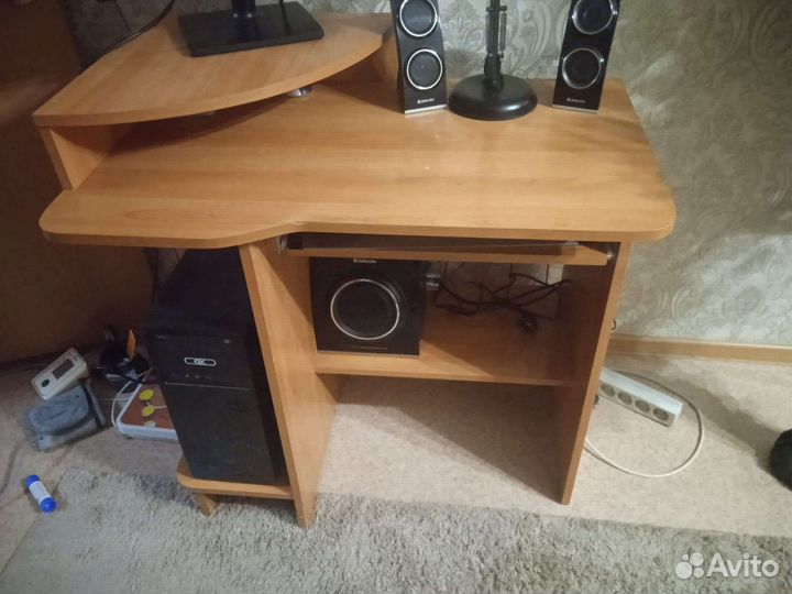 Компьютерный стол