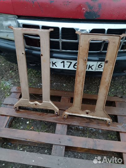 Станина от швейной машинки Singer,и другие