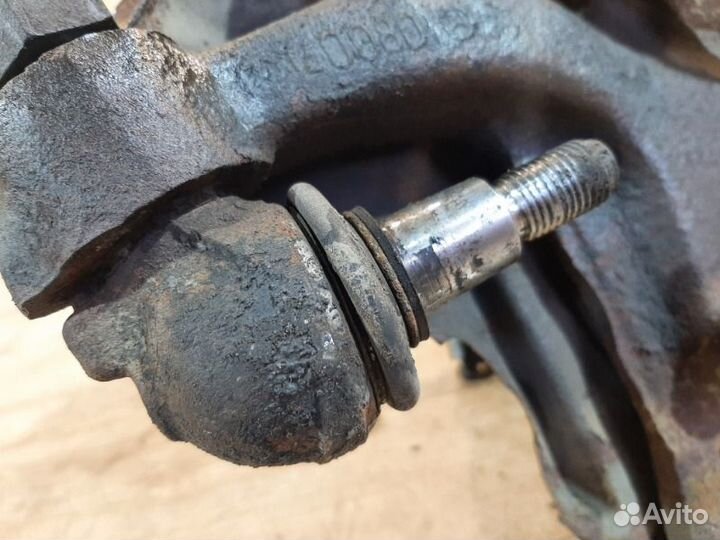 Кулак поворотный передний левый Mercedes-Benz