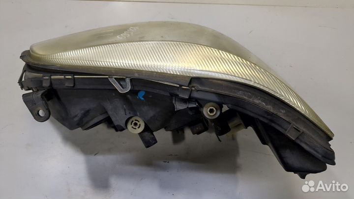 Фара (передняя) правая Opel Zafira A