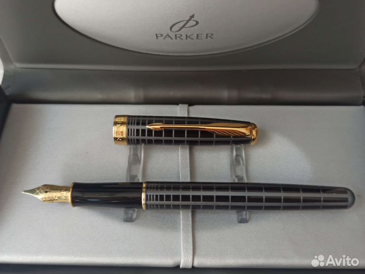 Ручка перьев. Parker Sonnet Dark Grey Laquer