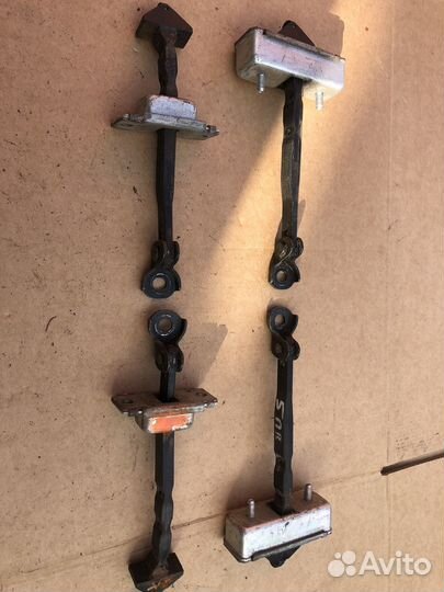 Ограничитель двери Mazda CX 5 2012-2017