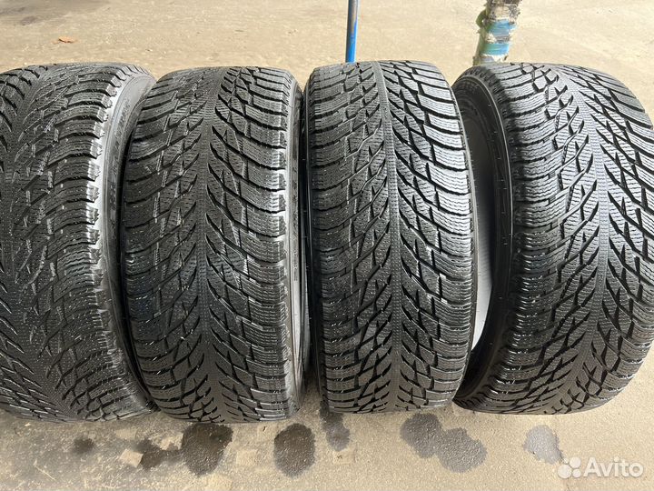 Nokian Tyres Hakkapeliitta R3 SUV 285/45 R22