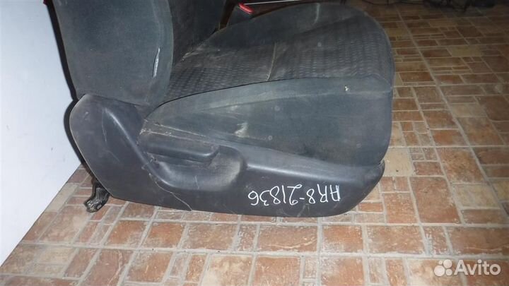 Сиденье переднее правое Toyota Corolla (E150) 200