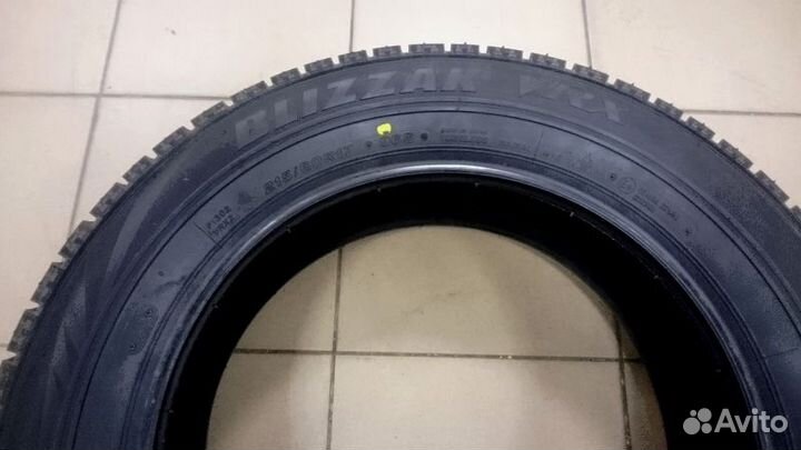 Bridgestone Blizzak VRX 215/65 R16 98S