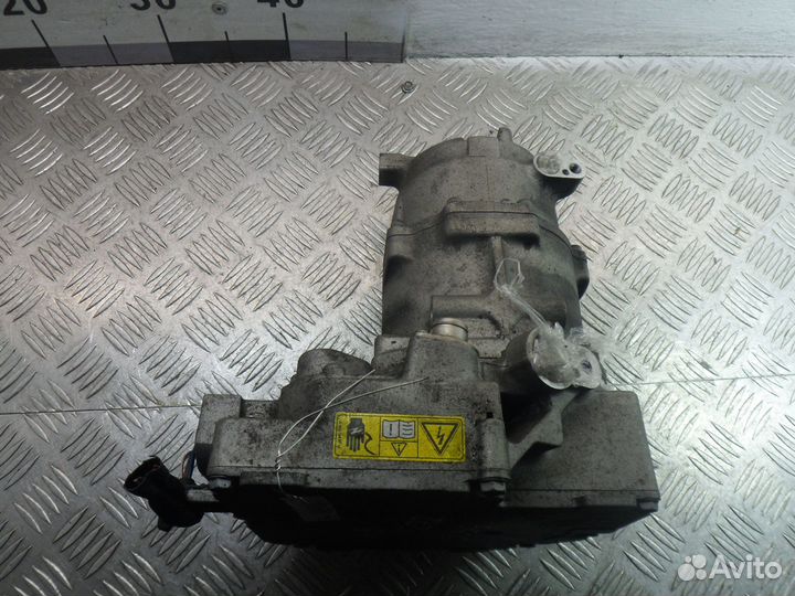 Компрессор системы кондиционирования Mercedes-Benz