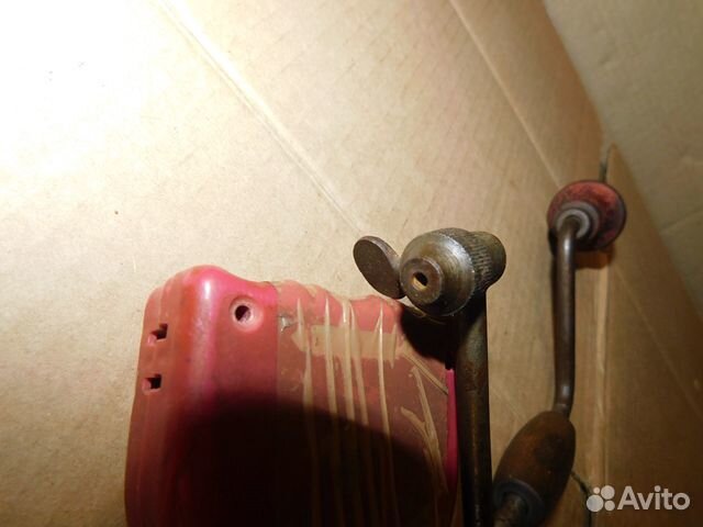 Старинная редкая по размеру ручная дрель-коловорот