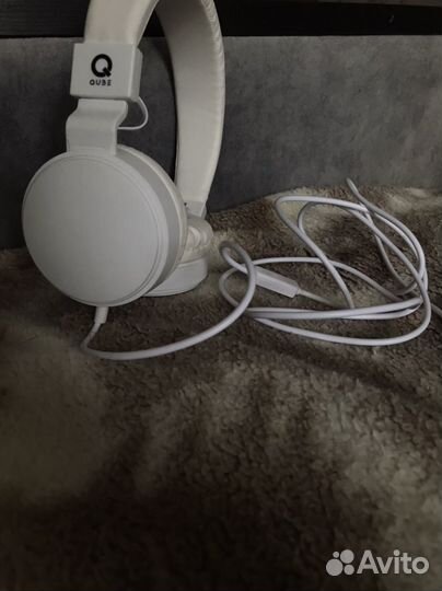 Проводные наушники с микрофоном