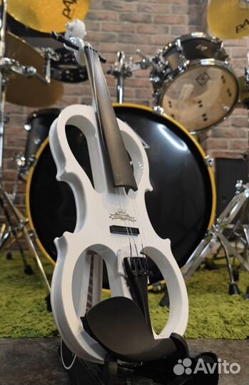 Электроскрипка с аксессуарами