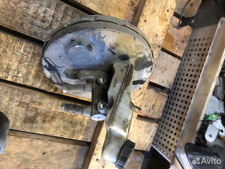 Вакуумник в сборе с гтц Ford Focus 2