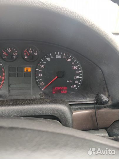 Audi A4 1.6 МТ, 1997, 232 238 км