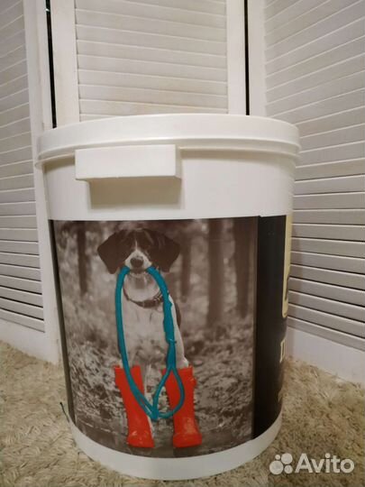 Контейнер (ёмкость) для хранения корма