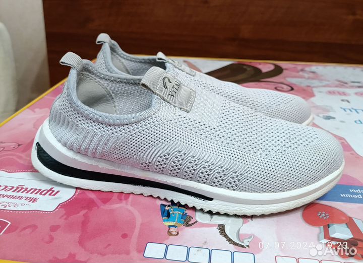 Кроссовки слипоны