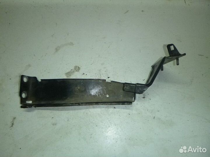 Кронштейн переднего крыла audi A4 B8 2007