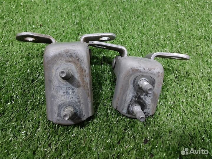 Петля двери левая Toyota RAV4 A2 2005