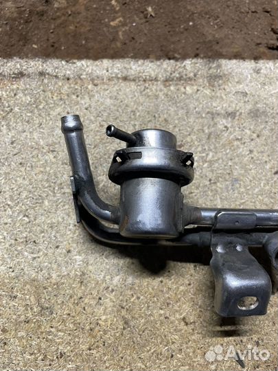 Рампа топливная VW Passat B5 VR5 AGZ 2.3