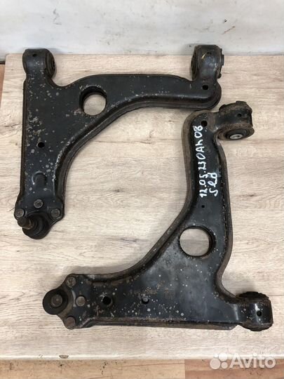 Рычаг передней подвески Opel Astra h