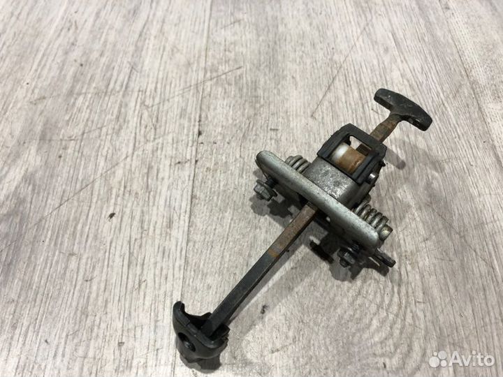 Ограничитель двери Peugeot 308 EP6 2010