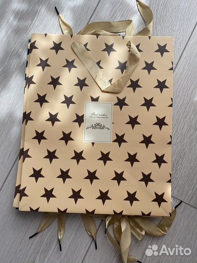 Подарочные коробки и пакеты