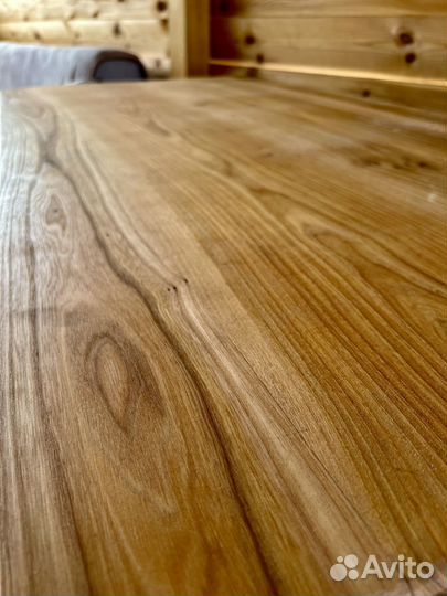 Стол из массива дерева