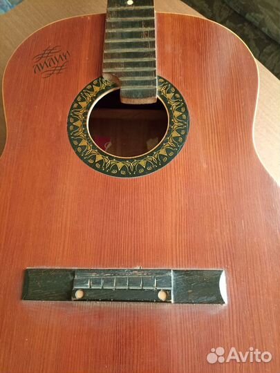 Акустическая гитара 