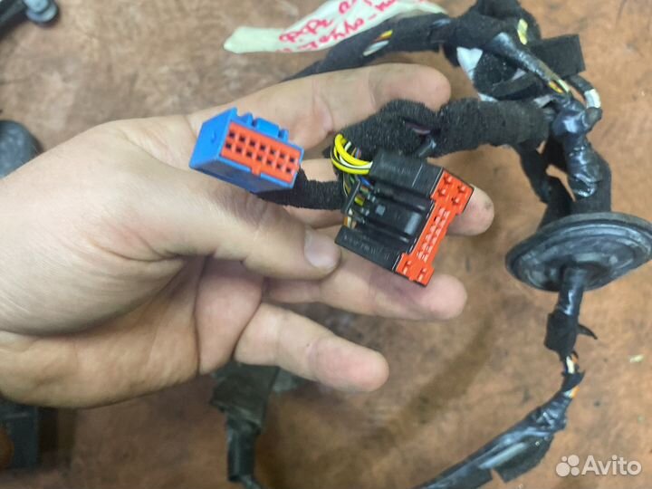 Фокус 2 проводка двери