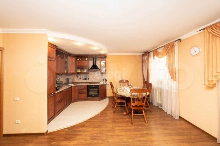 3-к. квартира, 85 м², 7/10 эт.