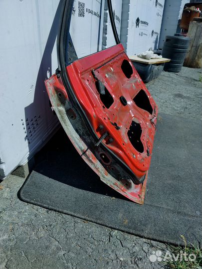 Дверь передняя правая Mazda 323 BF