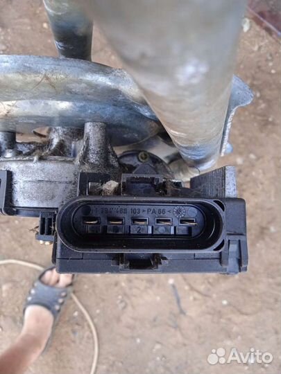 Трапеция стеклоочистителя от Фольксваген Шаран