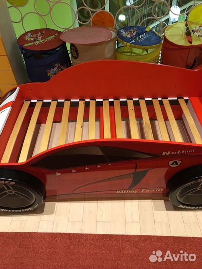 Детская кровать машина