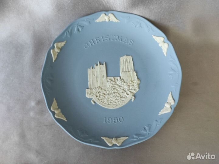 Тарелка 1986, 1987, 1990 Бисквитн фарфор Wedgwood