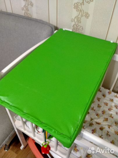 Пеленальная доска на кроватку