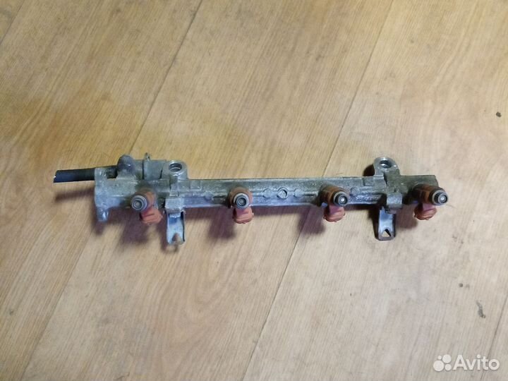 Топливная рампа с форсунками Lancer9 4G18