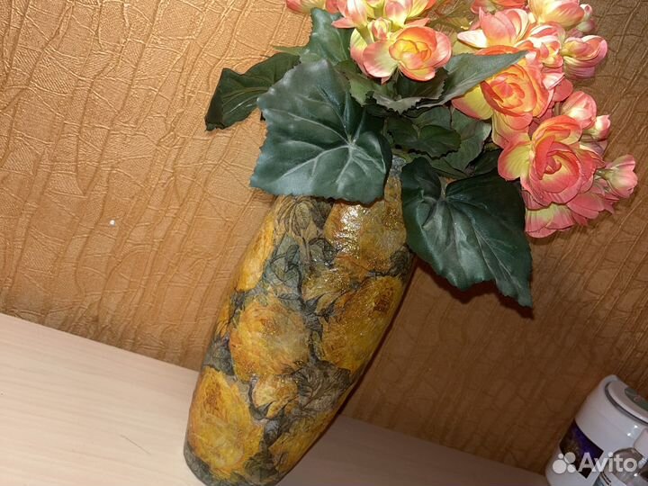 Ваза с узорами ручной работы