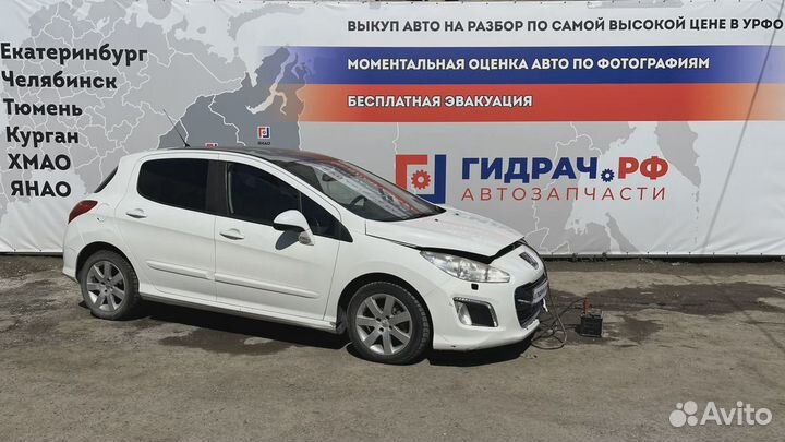 Стекло двери передней левой Peugeot 308 (T7) 9201K8