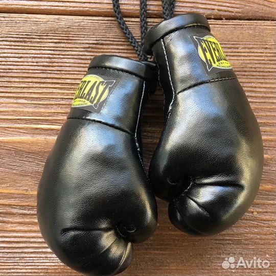 Боксерские перчатки подвеска