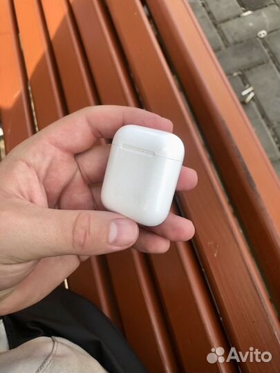 Продам AirPods 1 поколения оригинал