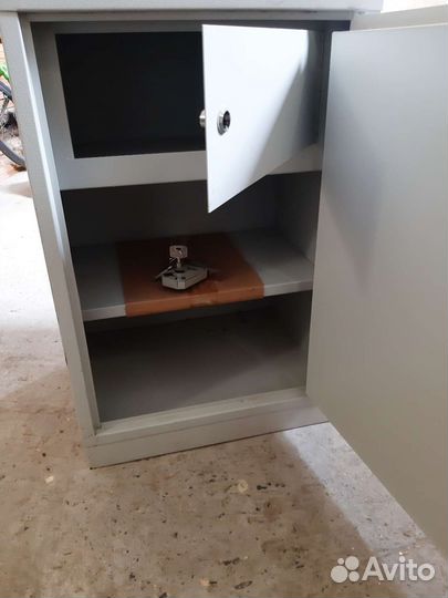 Сейф металлический