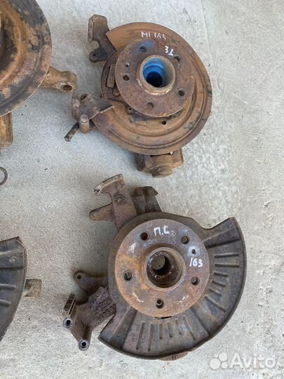 Поворотный кулак левый Mercedes Ml 163 W 163