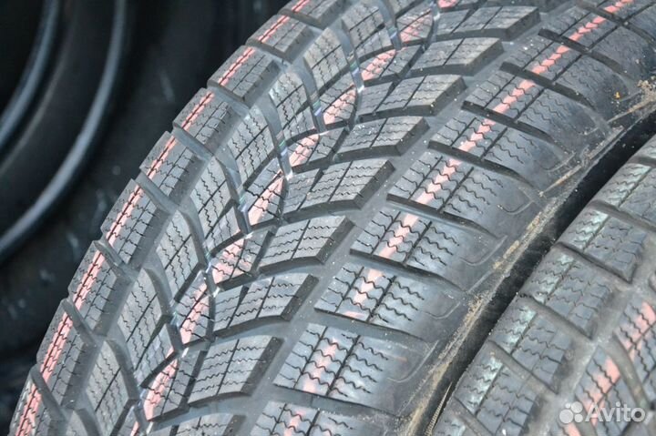 Goodyear UltraGrip Performance Gen-1 215/60 R17 96H