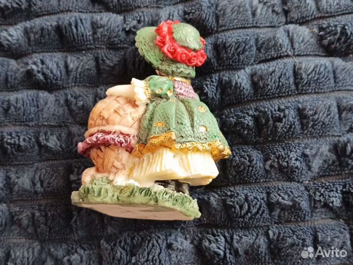 Статуэтка девочка