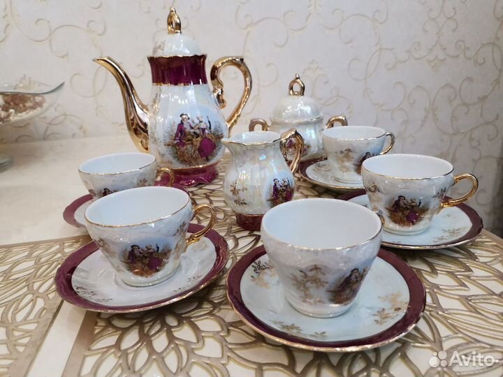 Чайный сервиз, декоративные тарелки, раздаточная т