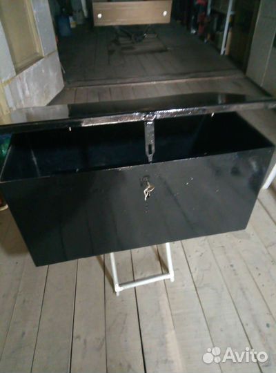 Металлический ящик