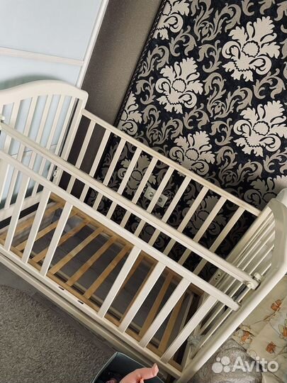 Кроватка с маятником