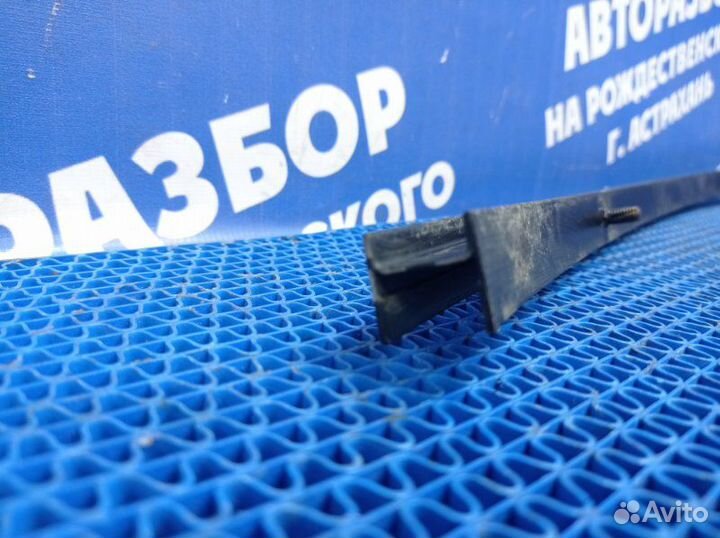 Направляющая стекла двери Renault Symbol 2 седан