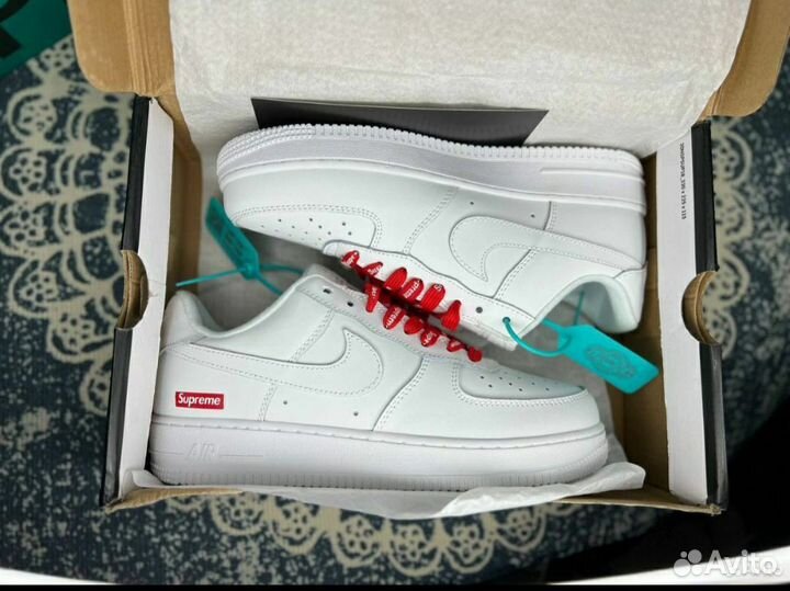 Кроссовки nike air force 1 supreme белые